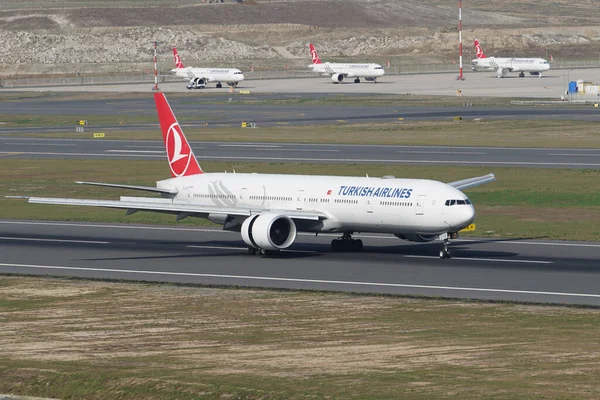 Istanbul Turkiye Сентябрь 2022 Turkish Airlines Boeing 777 3F2Er 44128 — стоковое фото