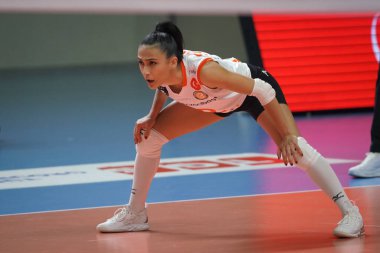 ISTANBUL, TURKIYE - 21 Ocak 2023: Türk Hava Yollari 'den Simge Sebnem Akoz, Burhan Felek Spor Salonu' nda Eczacibasi Dynavit Türk Sultanlar Ligi karşılaşmasına karşı