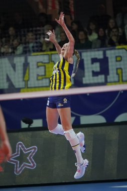 ISTANBUL, TURKIYE - 11 Mart 2023: Arina Fedorovtseva, Burhan Felek Spor Salonu 'nda Fenerbahçe Opet vs Galatasaray HDI Sigorta Türk Sultanlar Ligi karşılaşmasında görev yapıyor