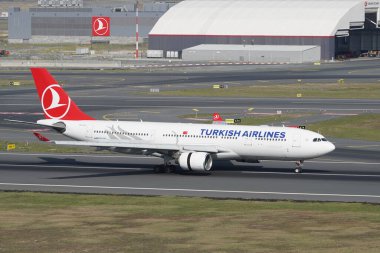 ISTANBUL, TURKIYE - SEPTEMBER 17, 2022: Turkish Airlines Airbus A321-231 (7299) landing to Istanbul International Airport