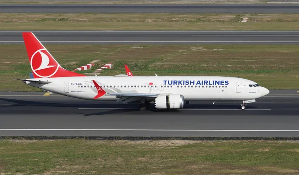 イスタンブール国際空港に到着するトルコ航空ボーイング737 8Max 60034 — ストック写真