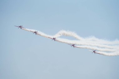 ISTANBUL, TURKIYE - Mayıs 01, 2023: Fas Marche Verte - İstanbul Teknofest sırasında İstanbul Atatürk Havalimanı 'nda Yeşil Mart akrobatik gösteri ekibi