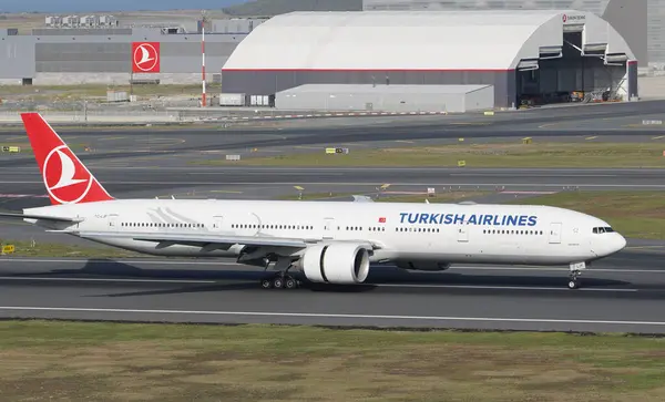土耳其伊斯坦布尔 2022年9月17日 土耳其航空公司波音777 3F2Er 44127 在伊斯坦布尔国际机场着陆 — 图库照片