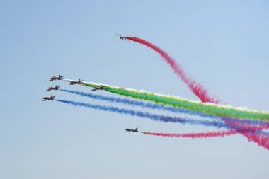 ISTANBUL, TURKIYE - 30 Nisan 2023: Fursan Al Emarat, Birleşik Arap Emirlikleri Hava Kuvvetleri Aerobatik Gösteri Ekibi Teknofest İstanbul sırasında İstanbul Atatürk Havalimanı 'nda sergilendi