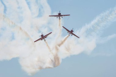 ISTANBUL, TURKIYE - Mayıs 01, 2023: Fas Marche Verte - İstanbul Teknofest sırasında İstanbul Atatürk Havalimanı 'nda Yeşil Mart akrobatik gösteri ekibi