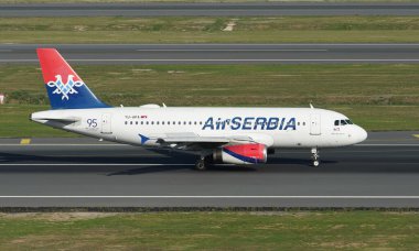 ISTANBUL, TURKIYE - Ekim 01, 2022: Air Serbia Airbus A319-132 (2277) İstanbul Uluslararası Havaalanına indi