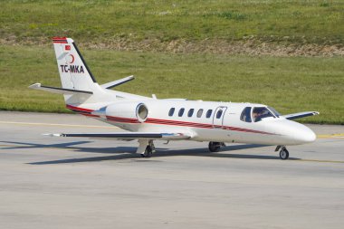 ISTANBUL, TURKIYE - MAYIS 01, 2023: Bonair Business Charter Cessna 550B Citation Bravo (550-0960) İstanbul Atatürk Havalimanı 'na iniş