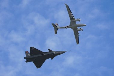 İSTANBUL, TURKIYE - 30 Nisan 2023: Baykar Bayraktar Kizilelma ve Akinci İstanbul Teknofest sırasında İstanbul Atatürk Havalimanı 'nda sergileniyor