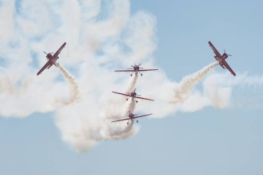 ISTANBUL, TURKIYE - Mayıs 01, 2023: Fas Marche Verte - İstanbul Teknofest sırasında İstanbul Atatürk Havalimanı 'nda Yeşil Mart akrobatik gösteri ekibi