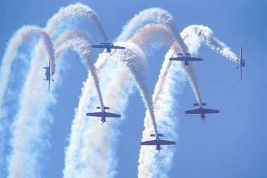 ISTANBUL, TURKIYE - Mayıs 01, 2023: Fas Marche Verte - İstanbul Teknofest sırasında İstanbul Atatürk Havalimanı 'nda Yeşil Mart akrobatik gösteri ekibi