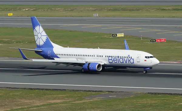 stock image ISTANBUL, TURKIYE - OCTOBER 01, 2022: Belavia Boeing 737-8ZM (61423) landing to Istanbul International Airport