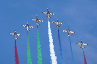 ISTANBUL, TURKIYE - 29 Nisan 2023: Fursan Al Emarat, Birleşik Arap Emirlikleri Hava Kuvvetleri Aerobatik Gösteri Ekibi Teknofest İstanbul sırasında İstanbul Atatürk Havalimanı 'nda sergilendi