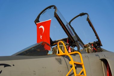 İSTANBUL, TURKIYE - MAYIS 01, 2023: Türk Hava Kuvvetleri McDonnell Douglas F-4E 2020 İstanbul Teknofest sırasında İstanbul Atatürk Havalimanı 'nda sergileniyor