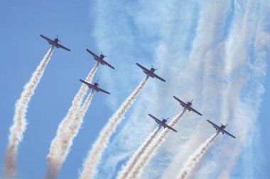 ISTANBUL, TURKIYE - Mayıs 01, 2023: Fas Marche Verte - İstanbul Teknofest sırasında İstanbul Atatürk Havalimanı 'nda Yeşil Mart akrobatik gösteri ekibi