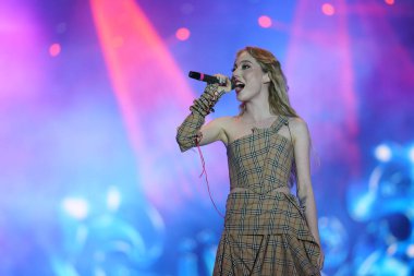 ISTANBUL, TURKIYE - 25 Mayıs 2023: Türk Şarkıcı Gunes konseri İstanbul 'da