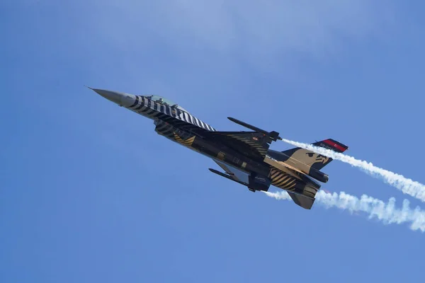 stock image ISTANBUL, TURKIYE - APRIL 30, 2023: SOLOTURK, Turkish Air Force General Dynamics F-16C Fighting Falcon display in Istanbul Ataturk Airport during Teknofest Istanbul