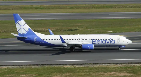 Stock image ISTANBUL, TURKIYE - OCTOBER 01, 2022: Belavia Boeing 737-8ZM (61423) landing to Istanbul International Airport