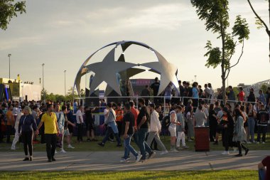 ISTANBUL, TURKIYE - 09 Haziran 2023: Şampiyonlar Ligi Final Festivali sahasında Kupa