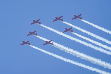 ISTANBUL, TURKIYE - Mayıs 01, 2023: Fas Marche Verte - İstanbul Teknofest sırasında İstanbul Atatürk Havalimanı 'nda Yeşil Mart akrobatik gösteri ekibi