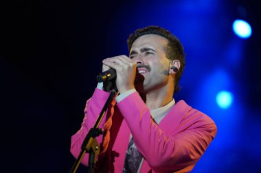 ISTANBUL, TURKIYE - 23 Mayıs 2023: Türk Şarkıcı Mert Demir İstanbul 'da konser verdi