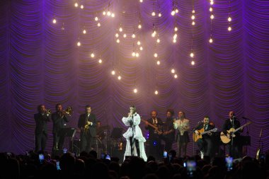 ISTANBUL, TURKIYE - 12 Mayıs 2023: Türk Şarkıcı Zeynep Bastik İstanbul 'da konser verdi