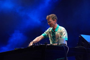ISTANBUL, TURKIYE - Haziran 09, 2023: İstanbul Şampiyonlar Ligi Final Festivali sırasında DJ Sahnedeki Frekanslarını Kaybetti