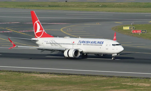 土耳其伊斯坦布尔 2022年10月1日 土耳其航空公司波音737 8Max 60032 在伊斯坦布尔国际机场着陆 免版税图库照片
