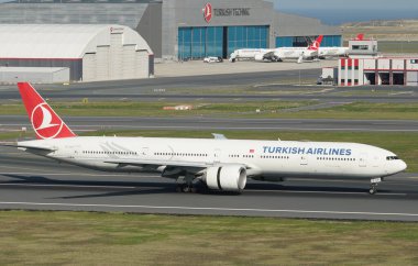 ISTANBUL, TURKIYE - OCTOBER 01, 2022: Turkish Airlines Boeing 777-3F2ER (40796) landing to Istanbul International Airport