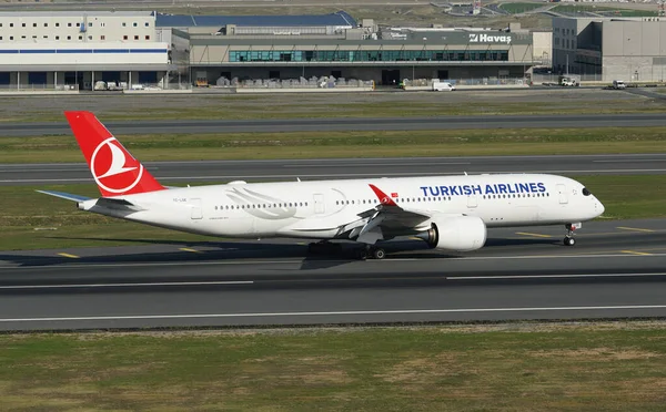 イスタンブール トルコ 2022年10月1日 トルコ航空エアバスA350 941 454 イスタンブール国際空港への着陸 ストック画像