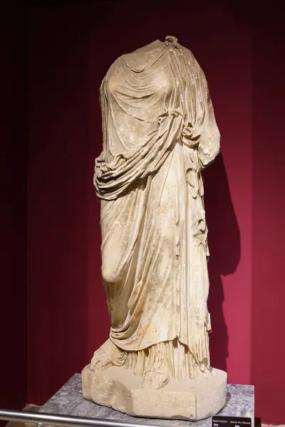 Antalya Arkeoloji Müzesi Kadın Heykeli, Antalya Şehri, Türkiye