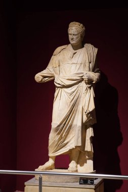 Antalya Arkeoloji Müzesi 'ndeki İmparator Rahip Heykeli, Antalya Şehri, Türkiye