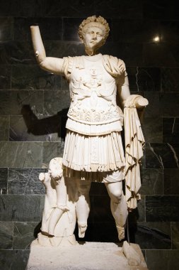 Antalya Arkeoloji Müzesi 'ndeki heykel, Antalya Şehri, Türkiye