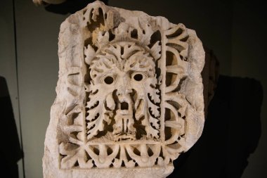 Antalya Arkeoloji Müzesi 'nde yardım, Antalya Şehri, Türkiye