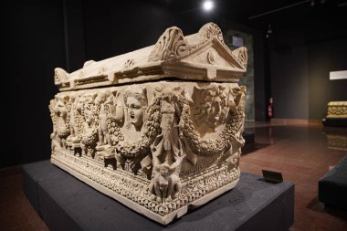 Antalya Arkeoloji Müzesi 'ndeki Girlands Sarcophagus, Antalya Şehri, Türkiye