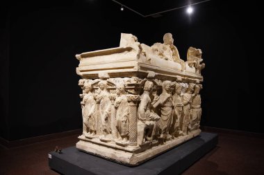 Domitias Julianus ve Domitias Philiskas Sarcophagus, Antalya Arkeoloji Müzesi, Antalya Şehri, Türkiye