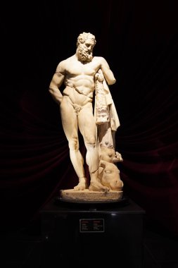 Antalya Arkeoloji Müzesi 'ndeki Herkül Heykeli, Antalya Şehri, Türkiye