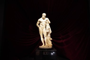 Antalya Arkeoloji Müzesi 'ndeki Herkül Heykeli, Antalya Şehri, Türkiye