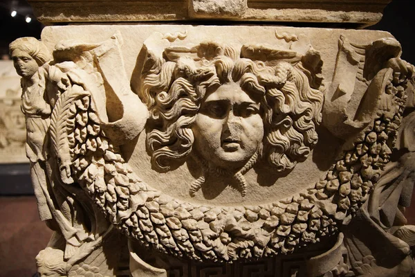 Antalya Arkeoloji Müzesi 'ndeki Girlands Sarcophagus, Antalya Şehri, Türkiye