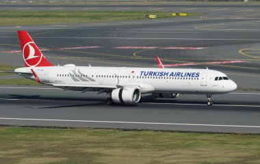 ISTANBUL, TURKIYE - Ekim 01, 2022: Türk Havayolları Airbus A321-271NX (9109) İstanbul Uluslararası Havaalanına indi