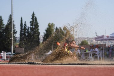 IZMIR, TURKIYE - Temmuz 04, 2023: İzmir Seha Aksoy Atletizm Alanında düzenlenen Süper Lig Yarışmaları sırasında tanımlanamayan atletler