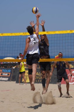 BALIKESIR, TURKIYE - 24 Haziran 2023: Pro Beach Tour Oren Leg sırasında tanımlanamayan atlet
