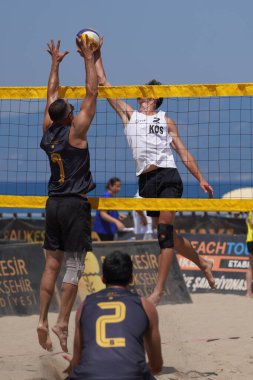 BALIKESIR, TURKIYE - 24 Haziran 2023: Pro Beach Tour Oren Leg sırasında tanımlanamayan atlet