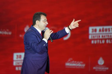 İSTANBUL, TÜRKİYE - 30 Ağustos 2023: İstanbul Belediye Başkanı Ekrem İmamoğlu 30 Ağustos kutlamalarında