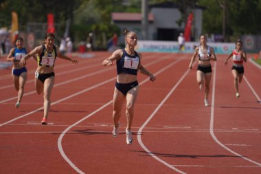 IZMIR, TURKIYE - Temmuz 05, 2023: İzmir Seha Aksoy Atletizm Alanındaki Süper Lig Yarışmaları sırasında 100 metre koşan sporcular