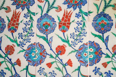 BURSA, TURKIYE - HAZİRAN 01, 2023: Bursa 'nın Muradiye kentindeki bir Osmanlı Mezarı' nda Mavi Döşeme