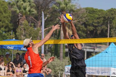 Balikir, TÜRKİYE - 25 Haziran 2023: Pro Beach Tour Oren Leg 'de tanımlanamayan atlet