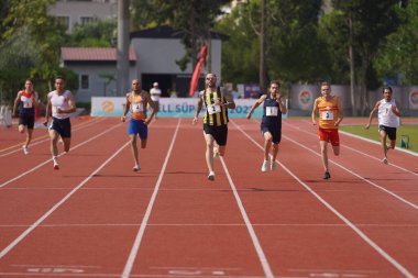 IZMIR, TURKIYE - Temmuz 05, 2023: İzmir Seha Aksoy Atletizm Alanındaki Süper Lig Yarışmaları sırasında 100 metre koşan sporcular