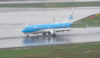 ISTANBUL, TURKIYE - 15 Ekim 2022: KLM Boeing 737-8K2 (30370) İstanbul Uluslararası Havaalanına indi