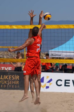 BALIKESIR, TURKIYE - 24 Haziran 2023: Pro Beach Tour Oren Leg sırasında tanımlanamayan atlet