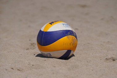 Balikir, TÜRKİYE - 25 Haziran 2023: Pro Beach Tour Oren Leg 'de Mikasa VLS300 topu